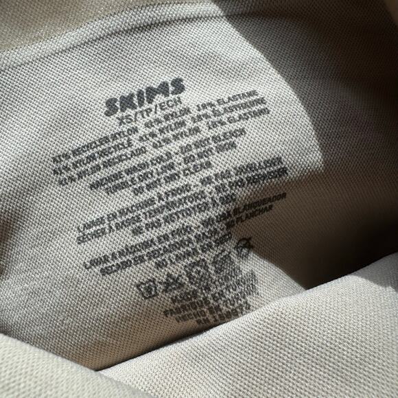 SKIMS High Waist Thongs with Removeable Straps - Picture 5 of 5